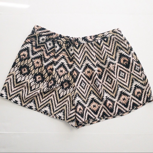 About A Girl Black/Cream/Pink Tribal Aztec Print Pull-On Shorts Size M - Picture 1 of 4